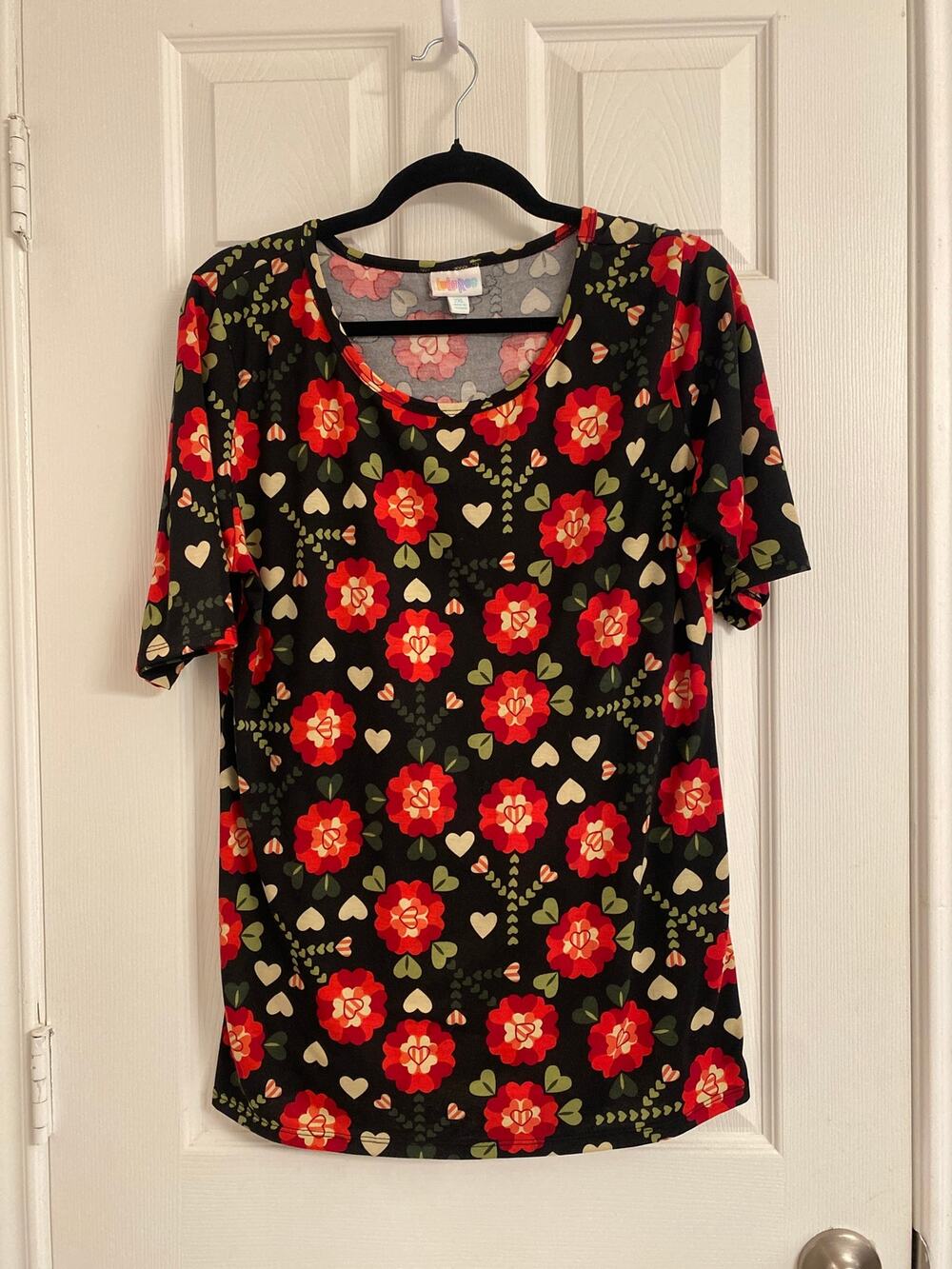 LuLaRoe Gigi Top Size 2X Black Red Floral Heart Folk Tee Cottagecore